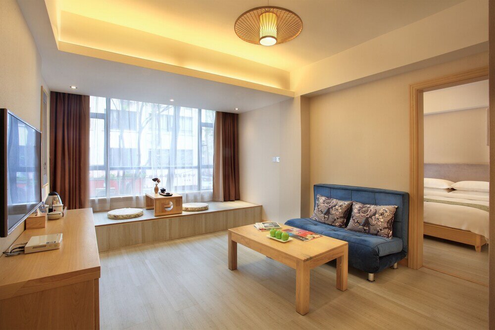 Suite Zhengyang City Center Family Inn