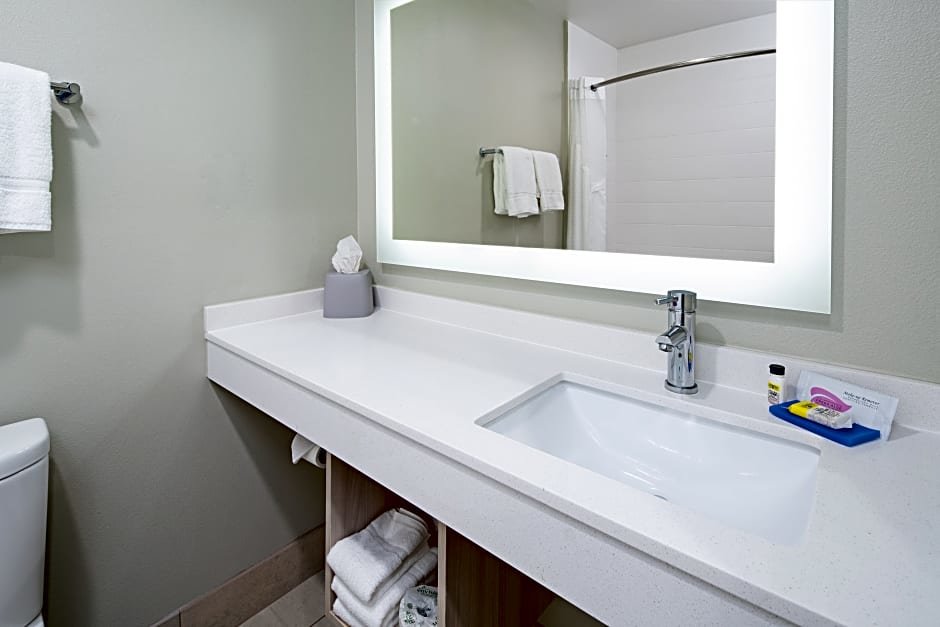 Suite Holiday Inn Express Hotel & Suites Watsonville, an IHG Hotel