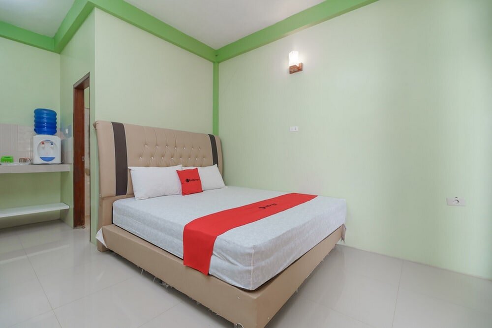 Standard Doppel Zimmer RedDoorz Syariah @ Iboih Beach Sabang