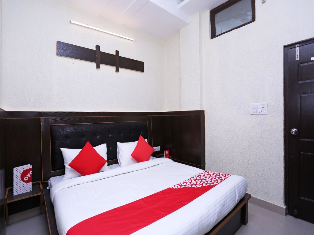 Deluxe room OYO Flagship 14975 City Guest House