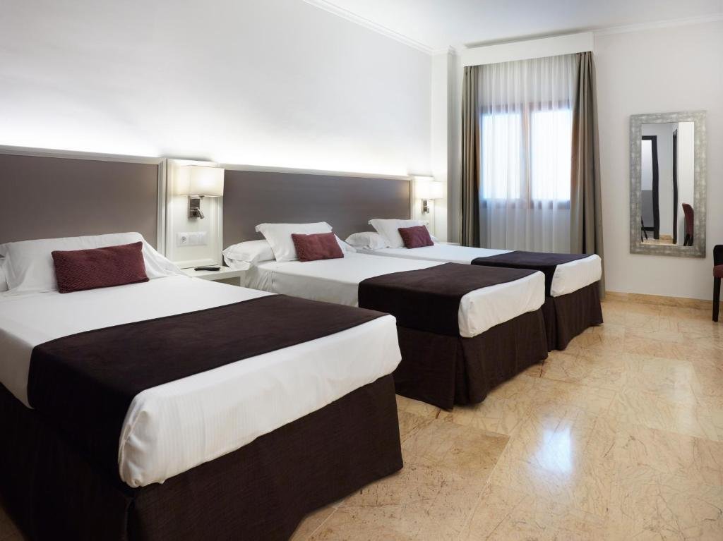 Standard triple chambre Hotel Maestranza