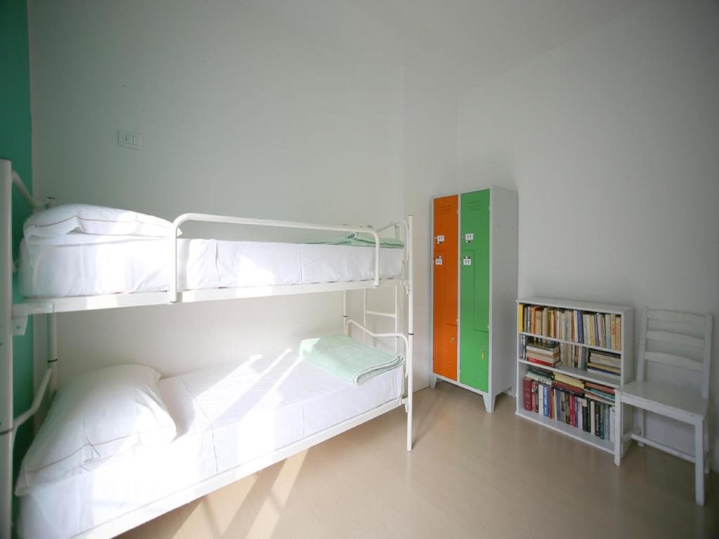 Кровать в общем номере Gogol'Ostello & Caftè Letterario - Hostel