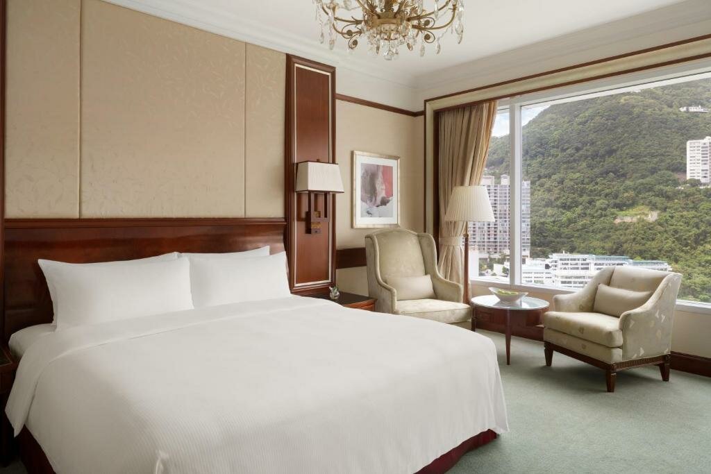 Deluxe Double room with peak view Island Shangri-La, Hong Kong