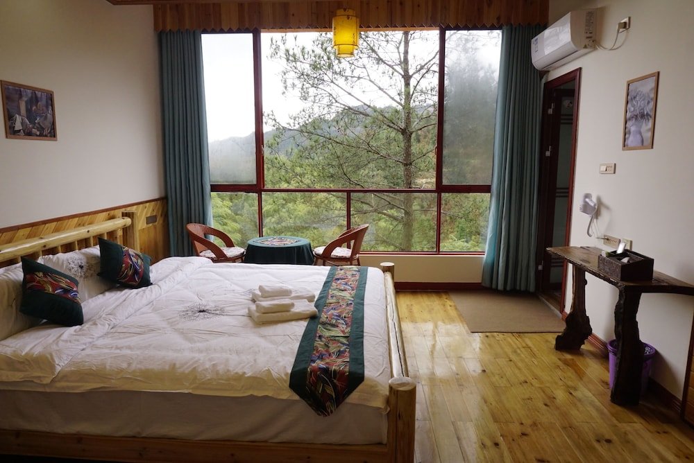 Habitación Estándar con balcón y con vista a la montaña Longji Rice Terraces Hostel