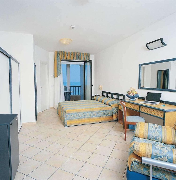 Standard Quadruple room with balcony Hotel Parco Dei Principi