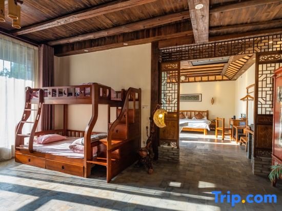 2 Bedrooms Family Suite with balcony and with river view Yangshuo River Lodge Hotel