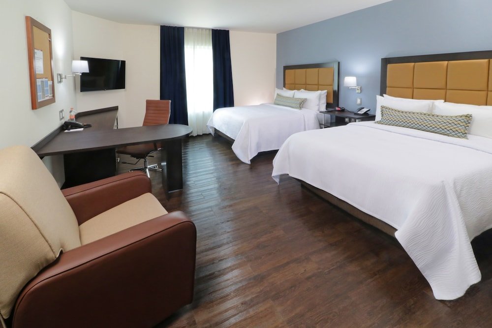 Quadruple suite Candlewood Suites Celaya, an IHG Hotel
