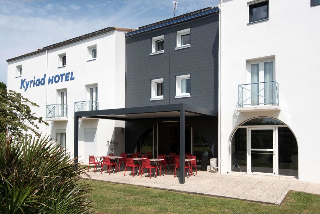 Четырёхместный номер Standard Hôtel Kyriad La Rochelle Centre Ville