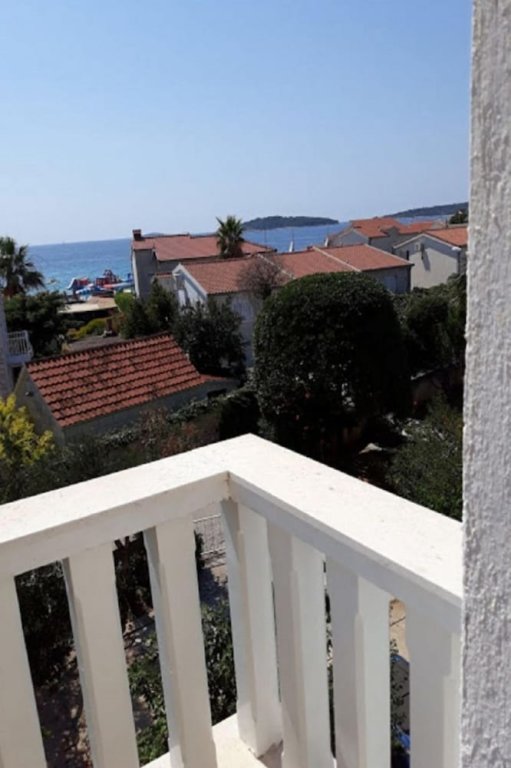 Apartment Apartments Amalija-50m close to sea