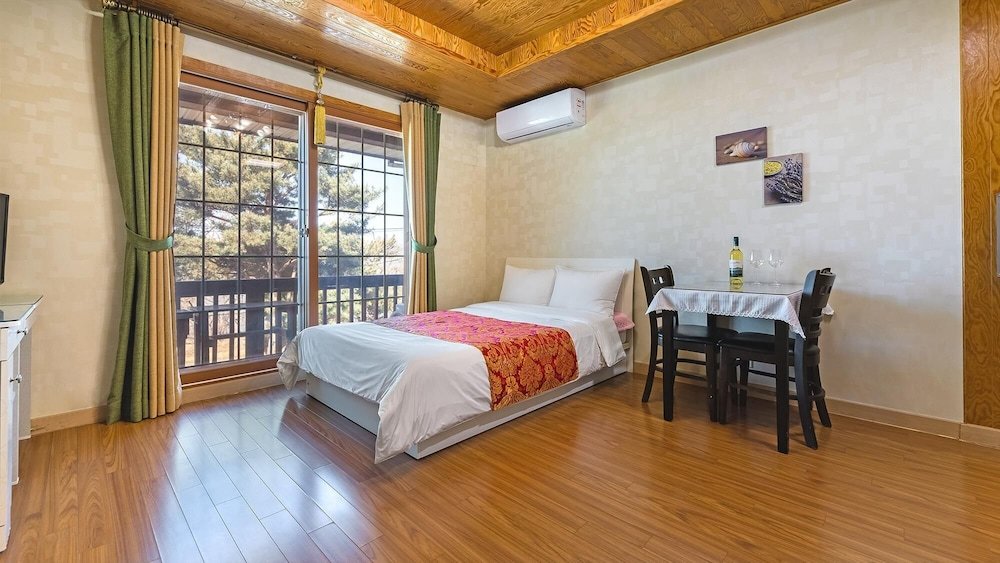Standard Zimmer 1 Schlafzimmer mit Balkon Ganghwa Badabit Pension