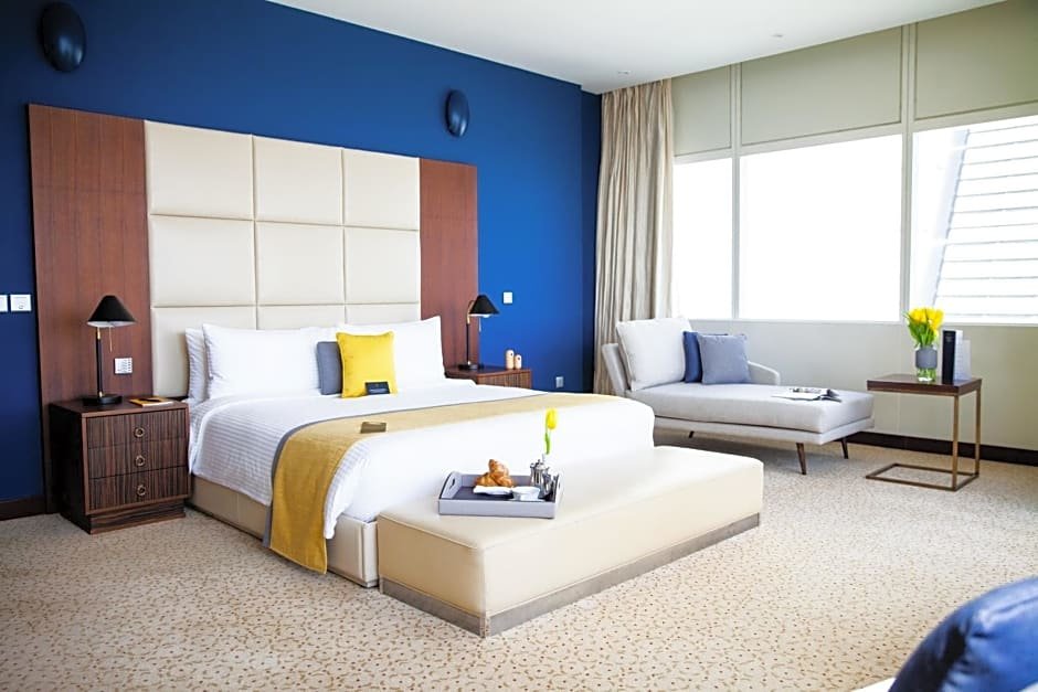 Четырёхместный люкс Royal с видом на город voco Dubai, an IHG Hotel