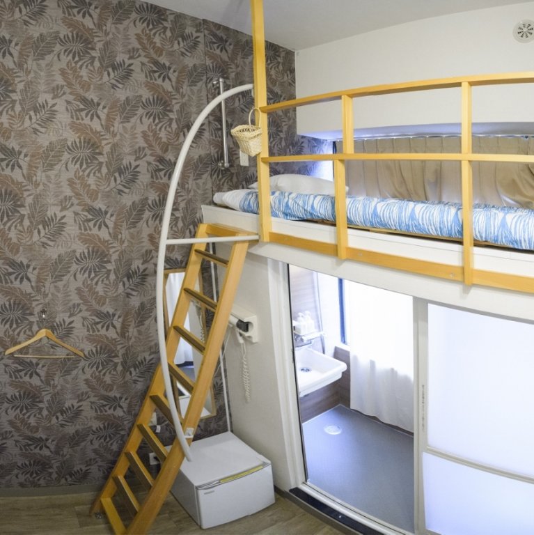 Кровать в общем номере (женский номер) HOTEL StoRK