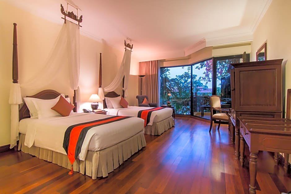Двухместный номер Deluxe с балконом Angkor Palace Resort & Spa