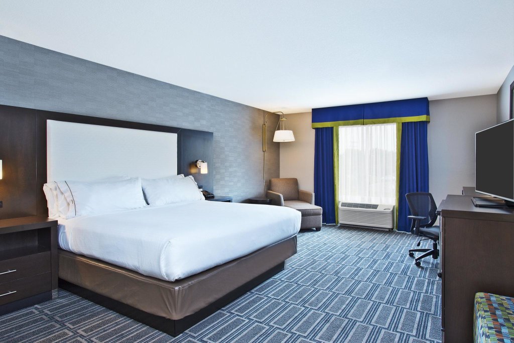 Двухместный номер Standard Holiday Inn Express & Suites Ann Arbor West, an IHG Hotel