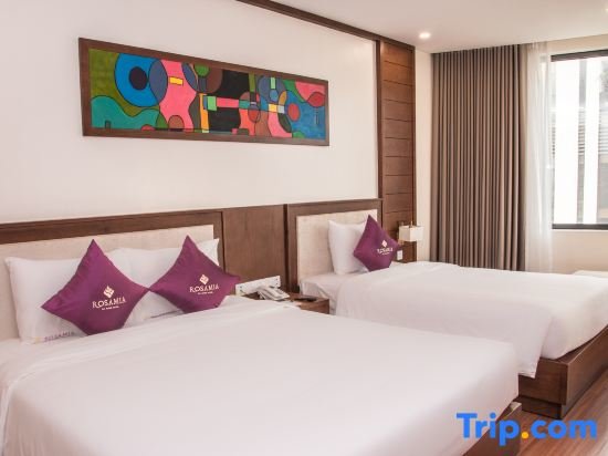 Deluxe Dreier Zimmer mit eingeschränktem Meerblick Rosamia Da Nang Hotel