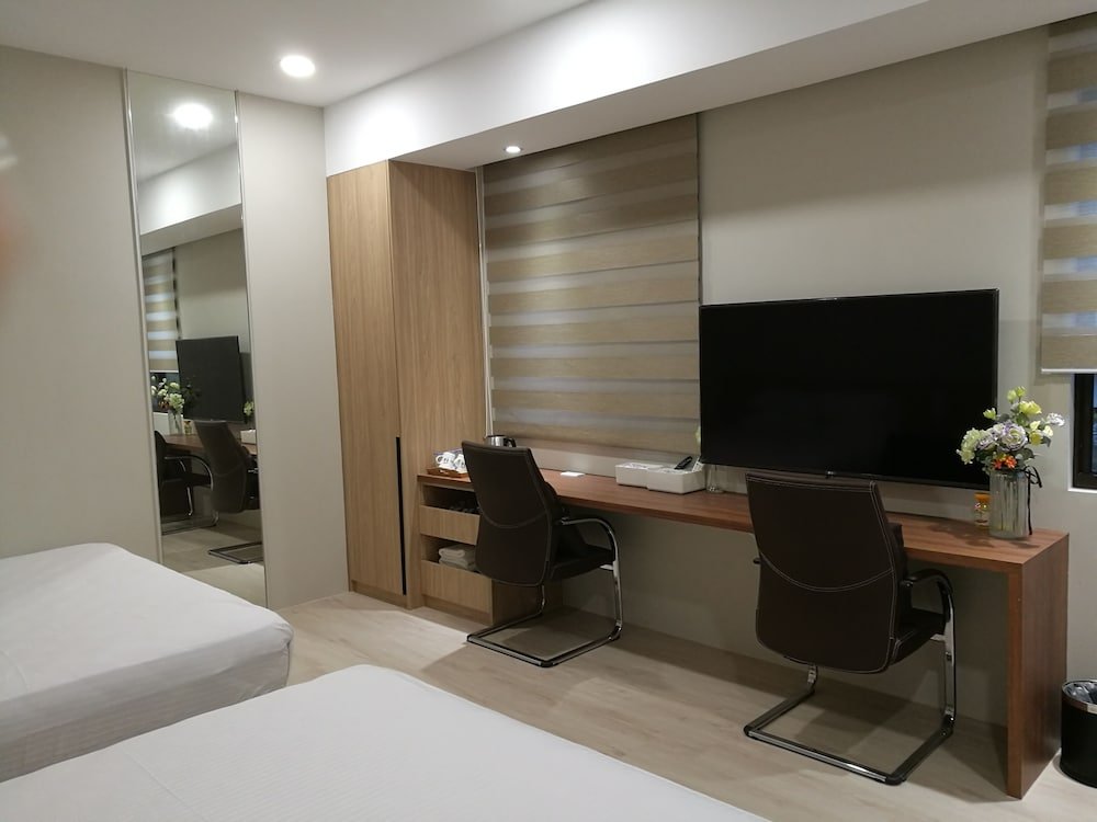 Habitación cuádruple Confort Minzu Hotel