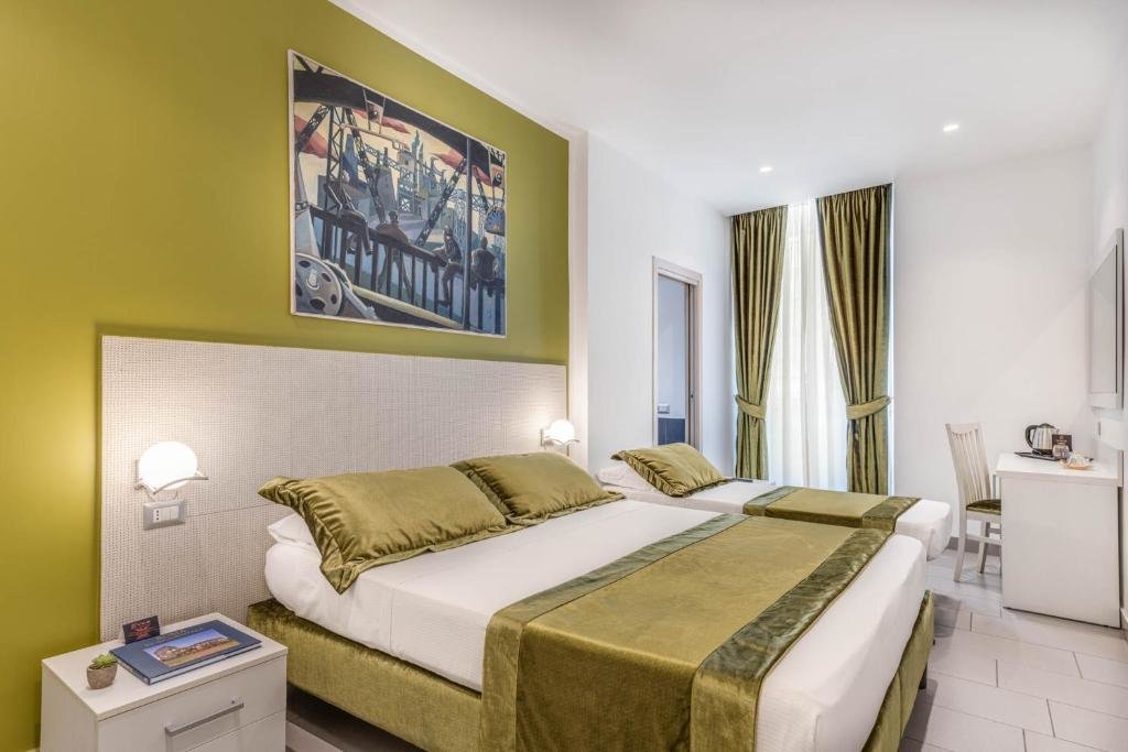 Трёхместный номер Trevi Palace Hotel