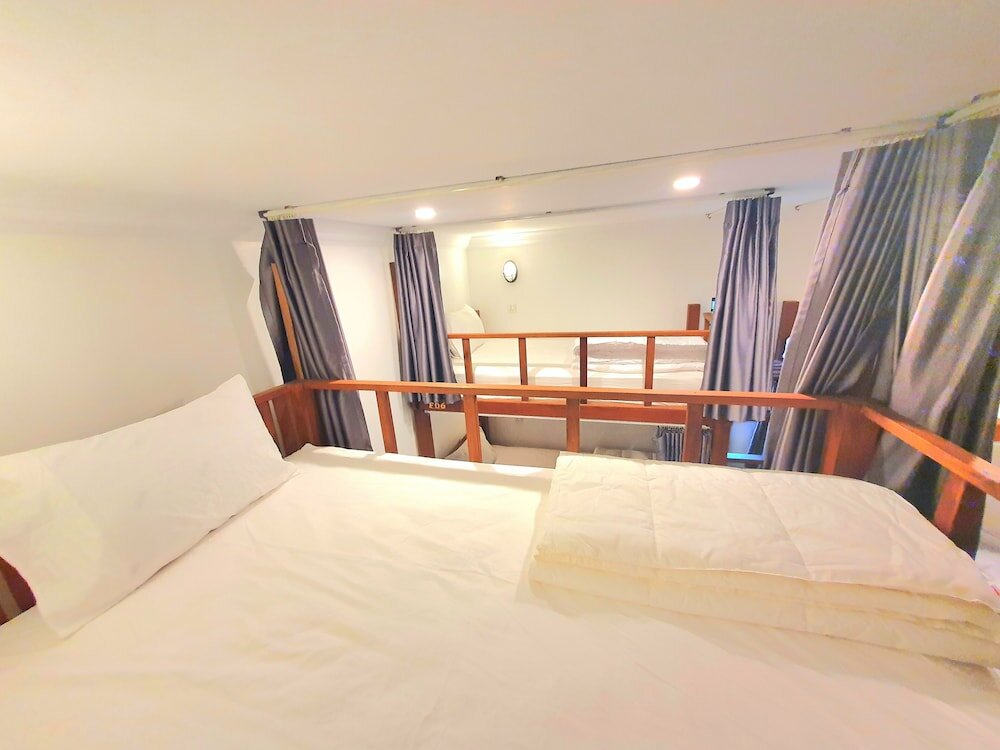 Кровать в общем номере (женский номер) Long Night Siem Reap Hotel