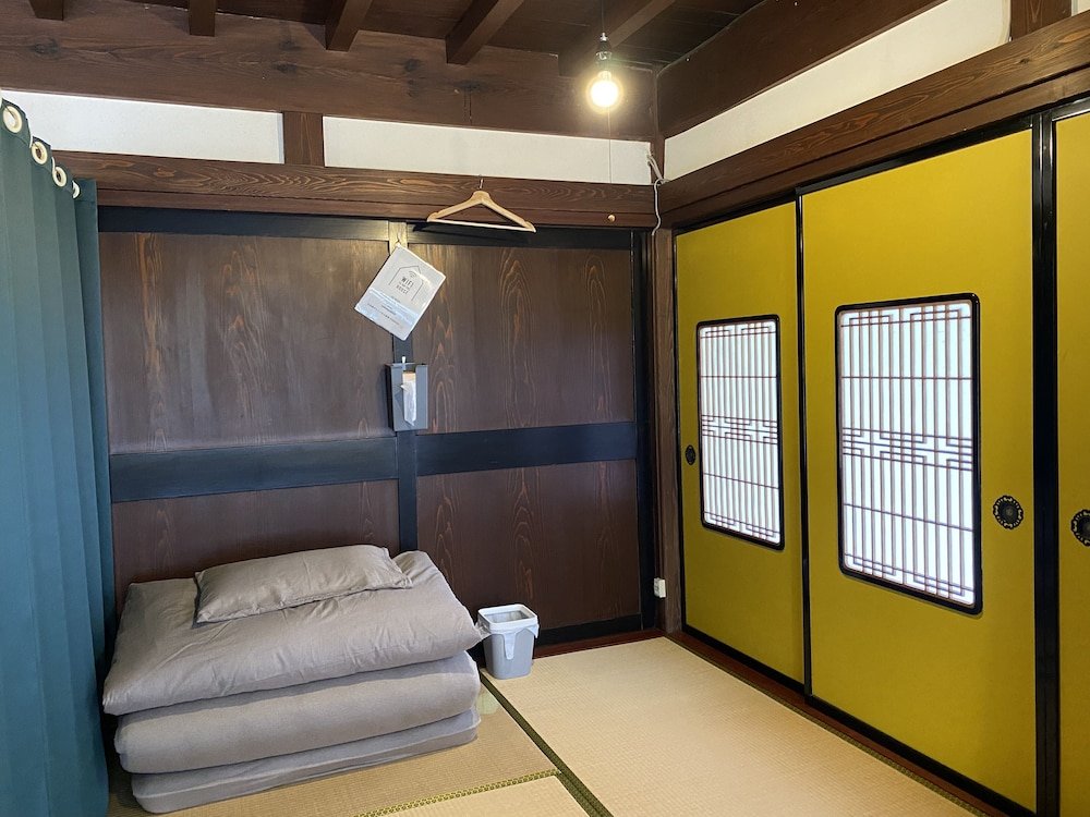 Кровать в общем номере Kominka guest house YUINOYA