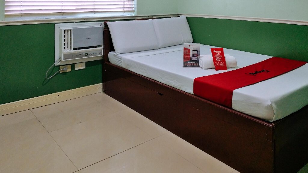 Standard Zimmer RedDoorz @ Bonifacio St Cebu