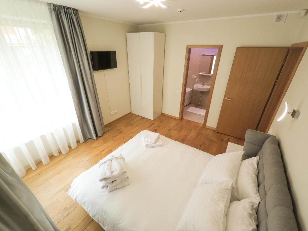 1 Bedroom Comfort Basement Apartment BaltHouse Apartments