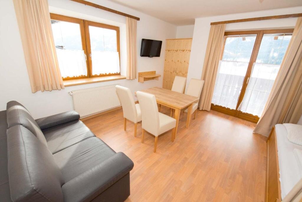 2 Bedrooms Apartment with lake view Ferienwohnungen Plattner