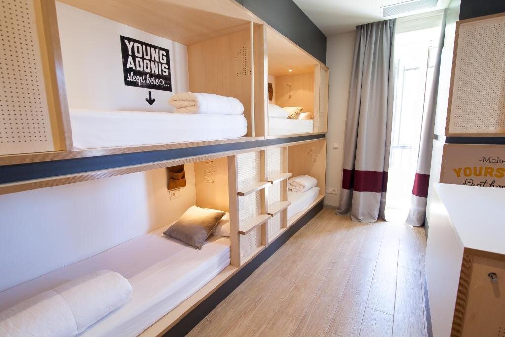 Кровать в общем номере Toc Hostel Madrid