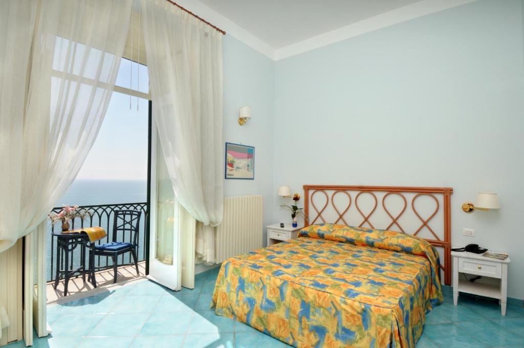 Superior Double room with balcony and with sea view Villa Maria Luigia