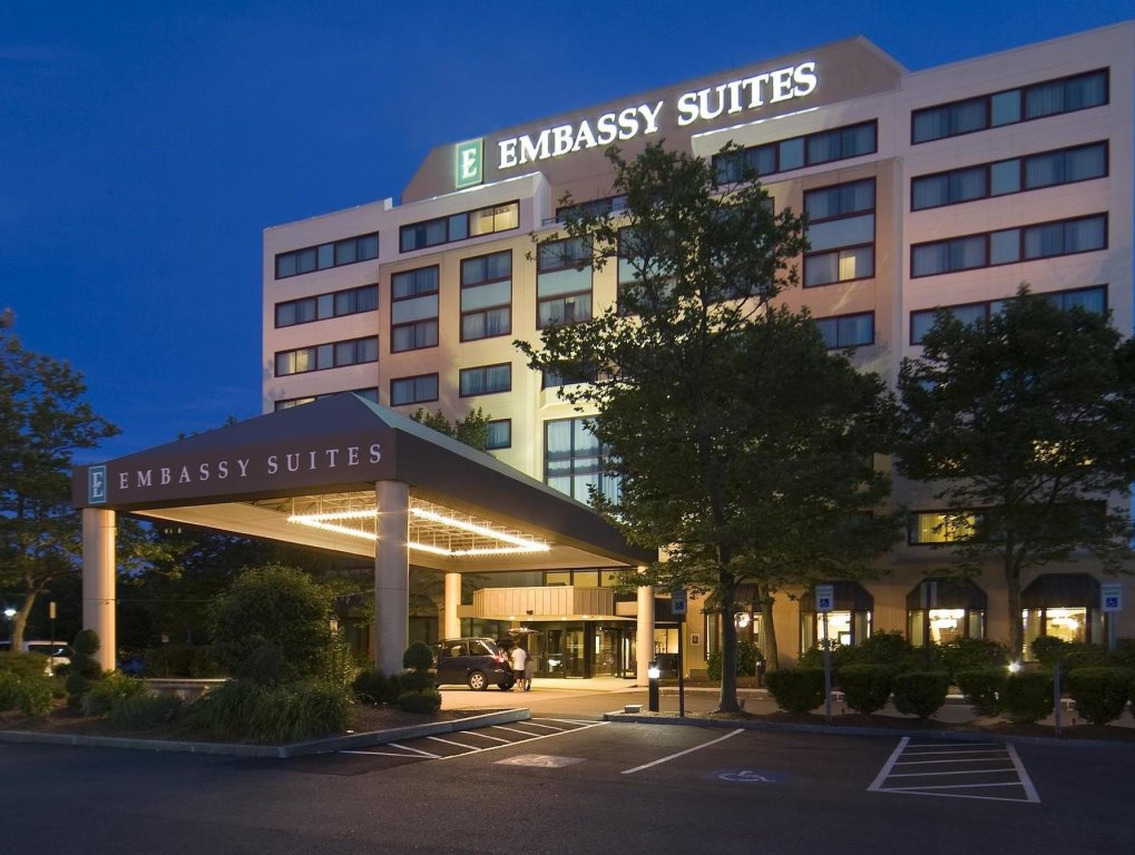 Полулюкс Embassy Suites by Hilton Boston Waltham