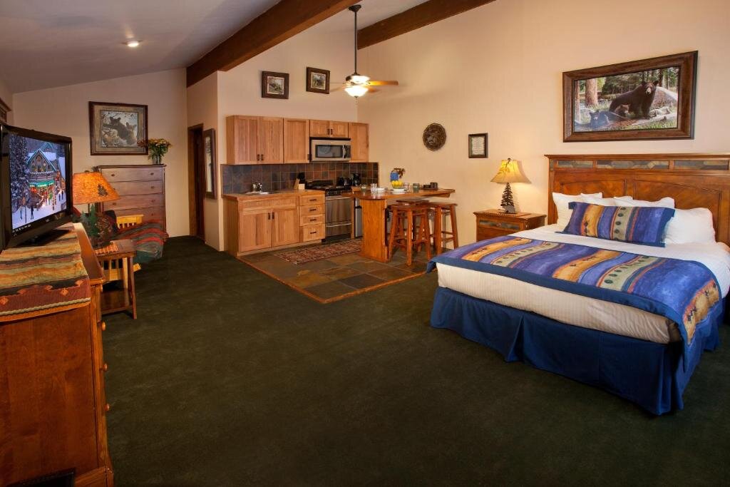 Двухместная студия Cottam's Lodge by Alpine Village Suites