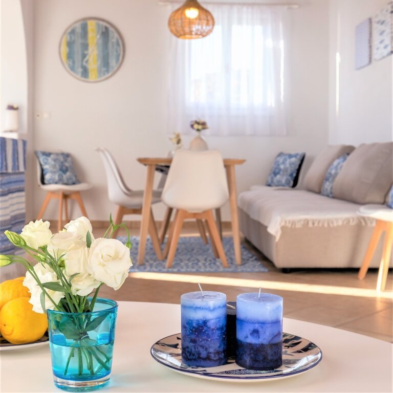 2 Bedrooms Cottage with sea view Sugar Blue