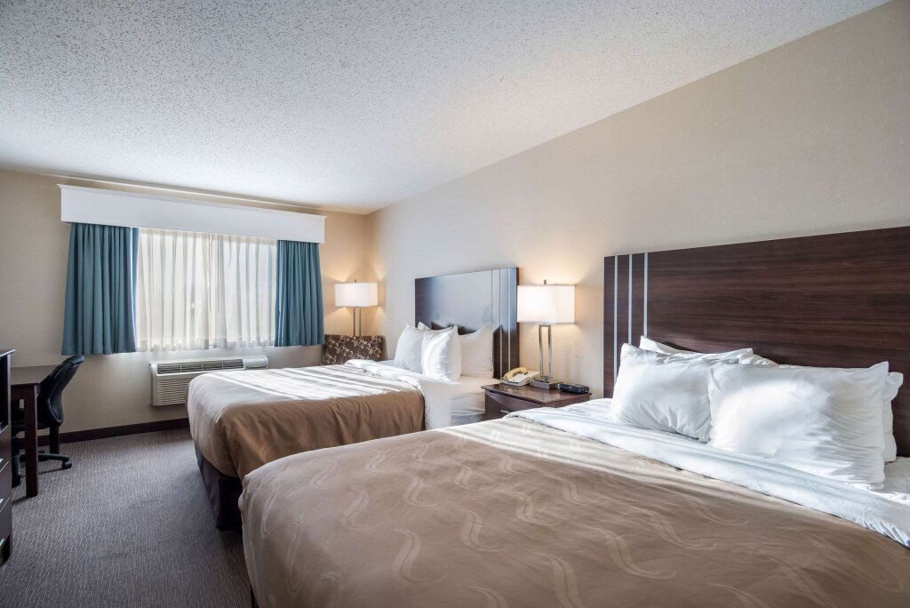 Standard Quadruple room Quality Inn & Suites West