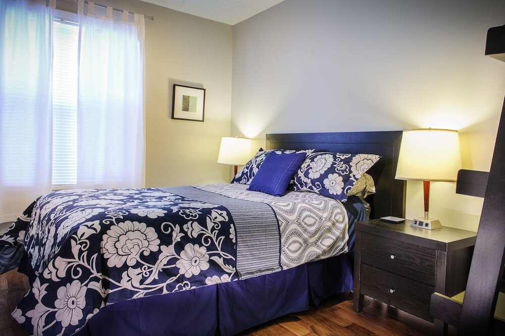 Апартаменты Classic Moncton Suites - 267 Universite Ave