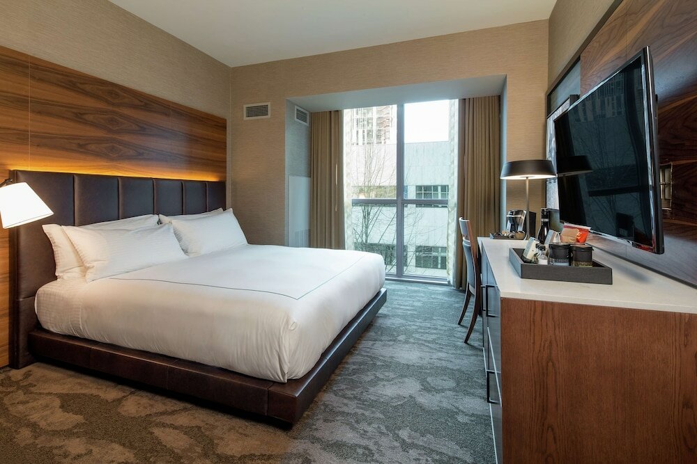 Accessible Double room with city view The Porter Portland, Curio Collection By Hilton