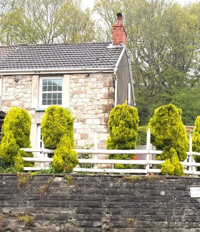 Cottage 2-Bed Cottage in in Welsh Valley Nr Swansea