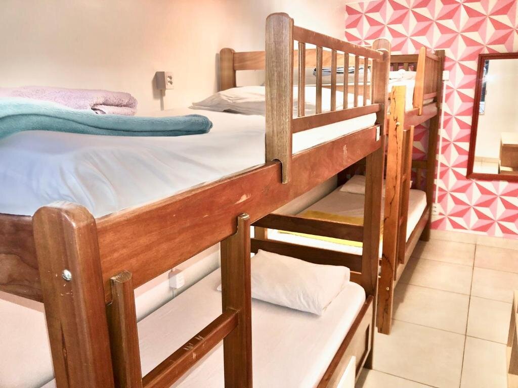 Cama en dormitorio compartido (dormitorio compartido femenino) GayFriendly Hostel BSB Airport