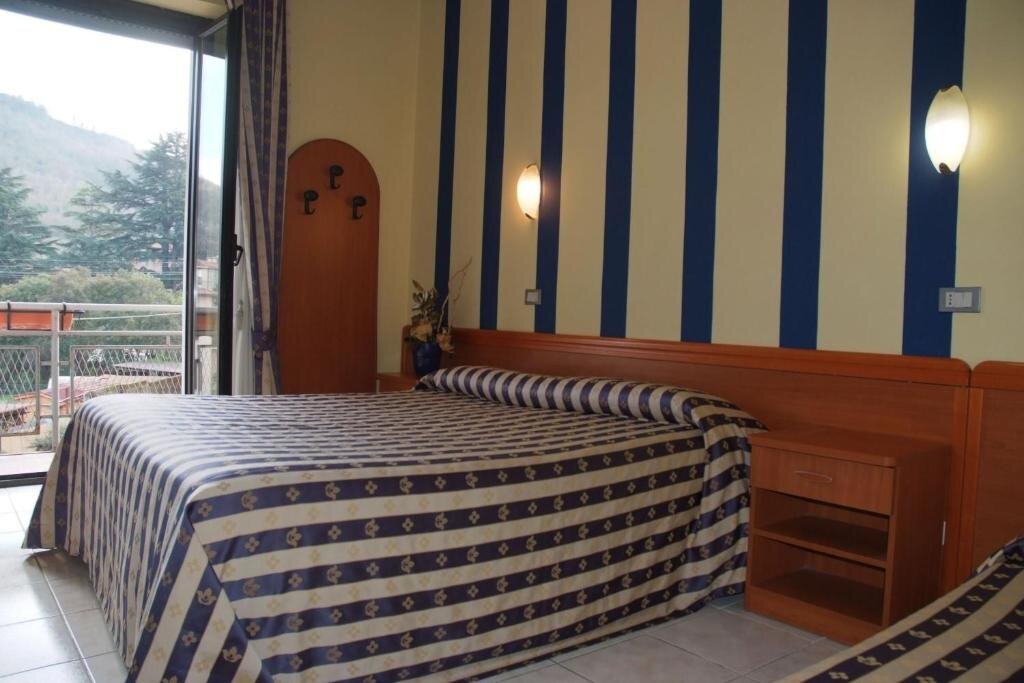 Standard Triple room Hotel Ristorante Umbria