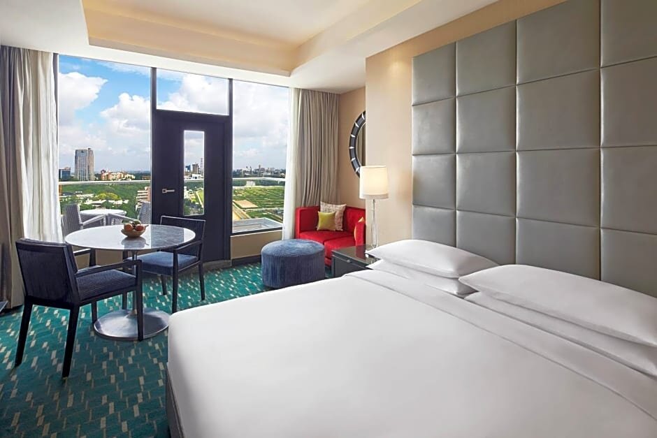 Standard Doppel Zimmer mit Balkon Renaissance Bengaluru Race Course Hotel