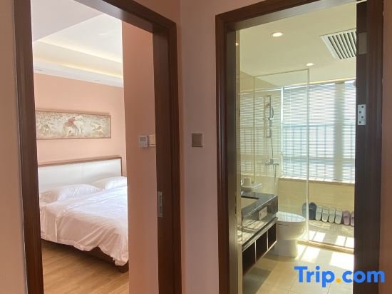Семейный люкс с 2 комнатами с видом на море Haijixian Seascape Apartment
