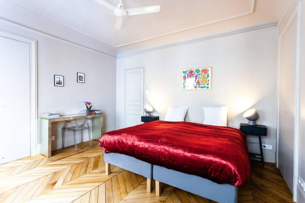Апартаменты Greeter-Bel appartement Parisien de 70m2 - St Lazare