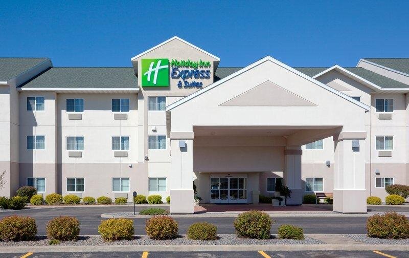 Standard Suite Holiday Inn Express Hotel and Suites Stevens Point, an IHG Hotel