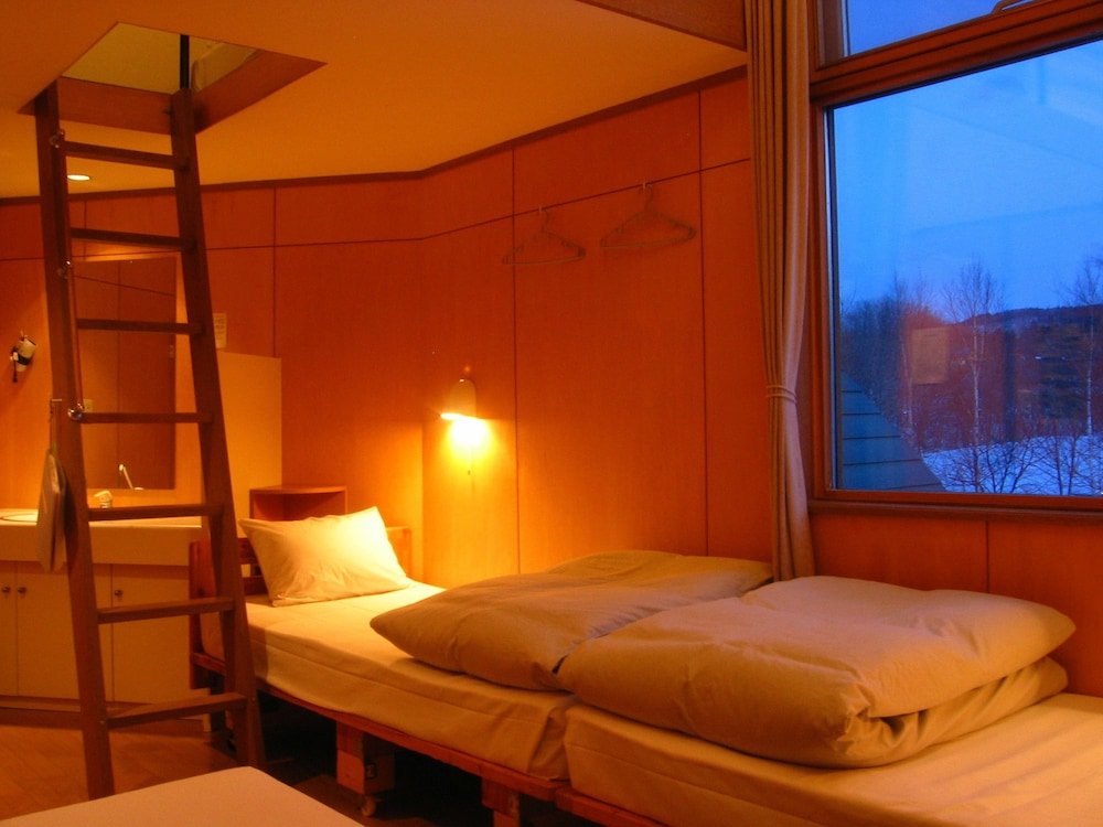 Кровать в общем номере (женский номер) с видом на горы Kussharo Genya Youth Guesthouse