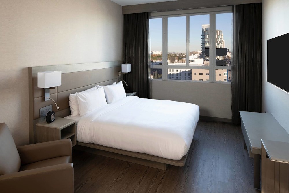 Suite 1 dormitorio con vista a la ciudad AC Hotel by Marriott Beverly Hills