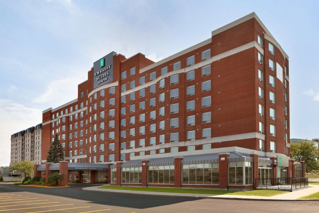 Standard Zimmer Embassy Suites By Hilton Montreal Airport