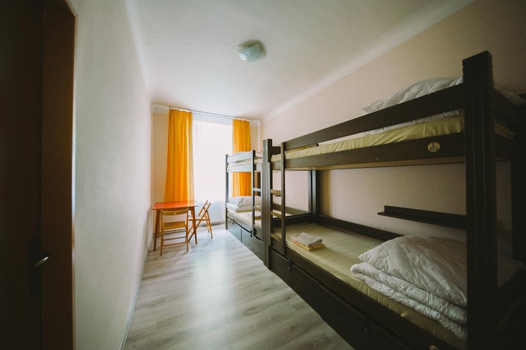 Кровать в общем номере (мужской номер) Hostel Dakura
