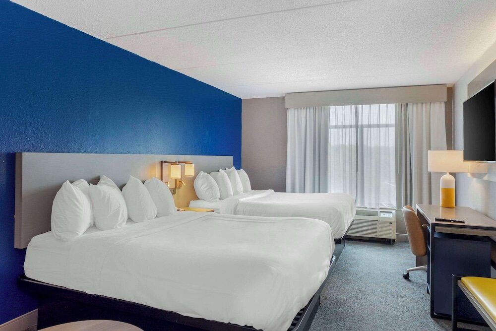 Четырёхместный номер Standard Comfort Inn & Suites Voorhees-Mt Laurel