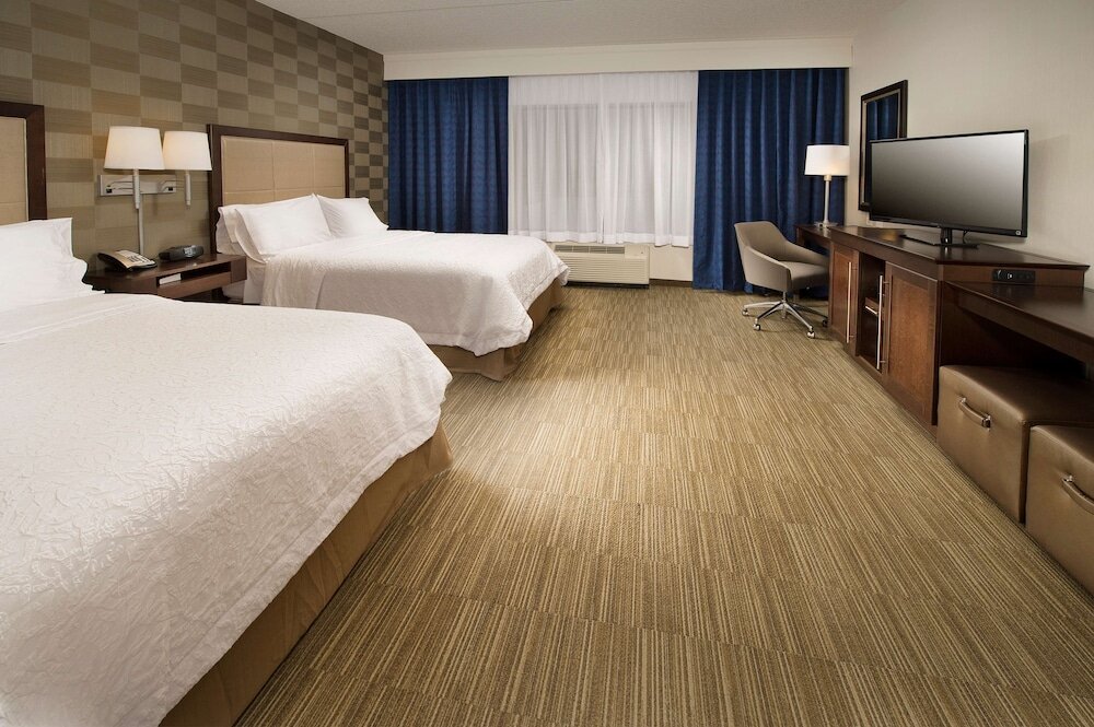 Четырёхместный номер Standard Hampton Inn & Suites Baltimore/Woodlawn