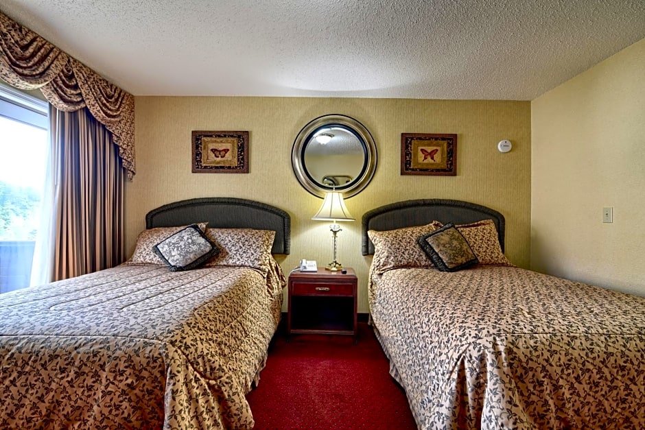 Люкс Roosevelt Inn & Suites Saratoga Springs