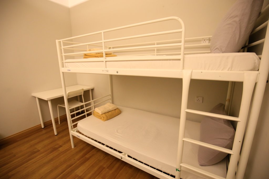 Кровать в общем номере Travelogue Guest House