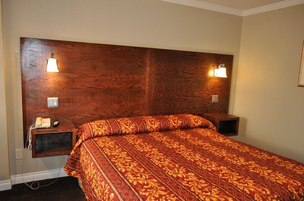 Standard Double room with balcony Santa Cruz Inn Riverside
